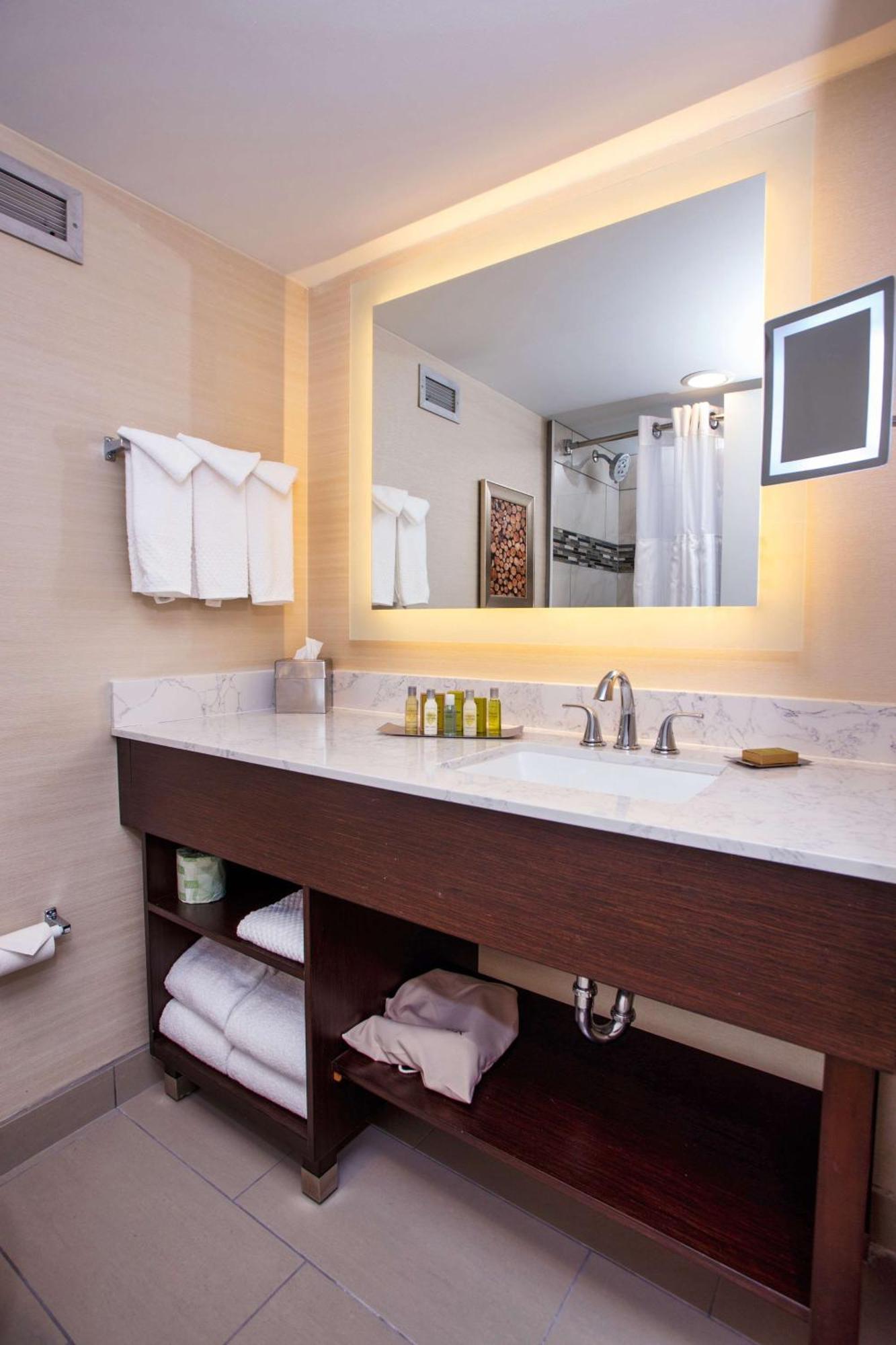Doubletree By Hilton Neenah Extérieur photo