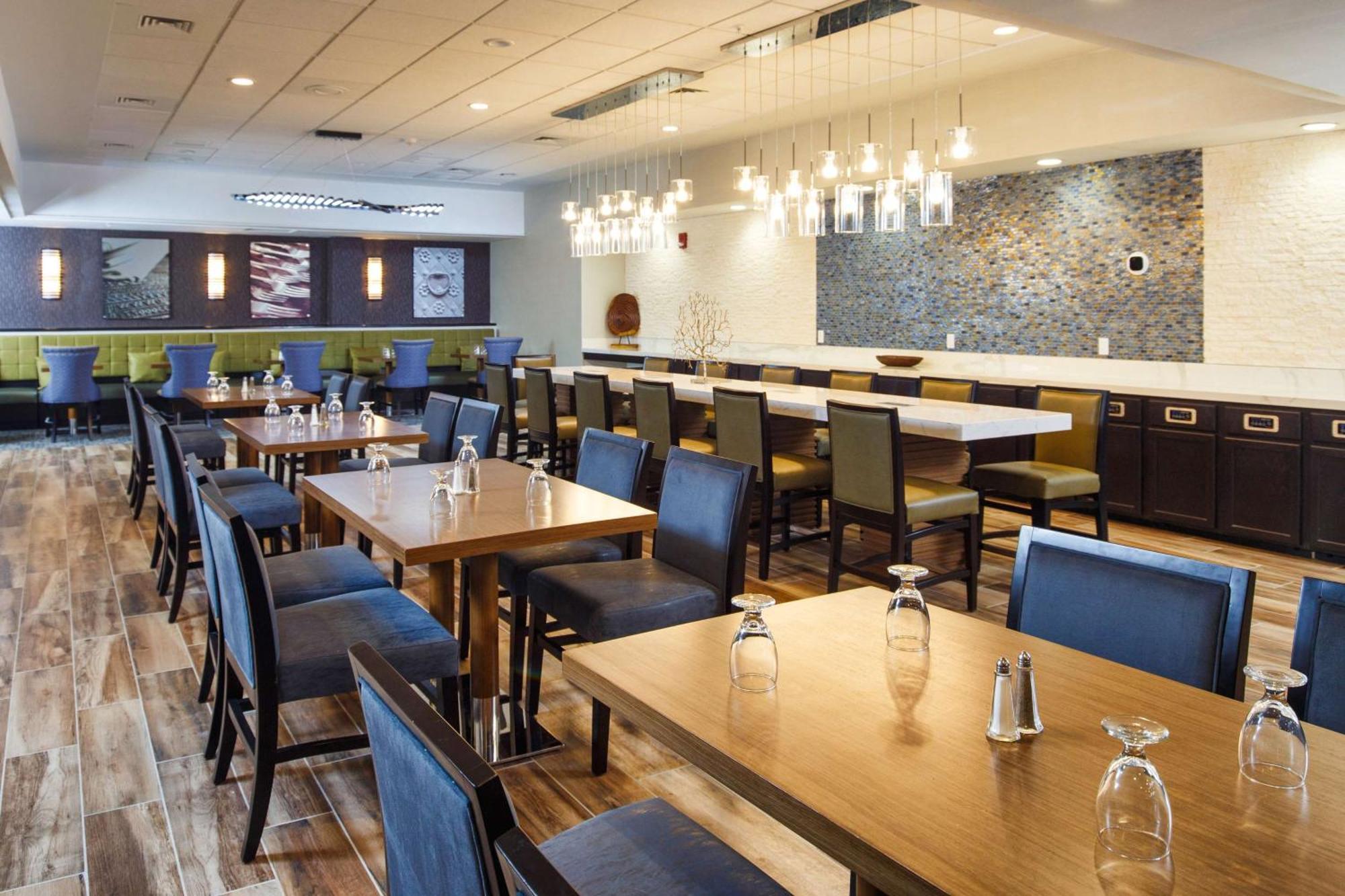 Doubletree By Hilton Neenah Extérieur photo
