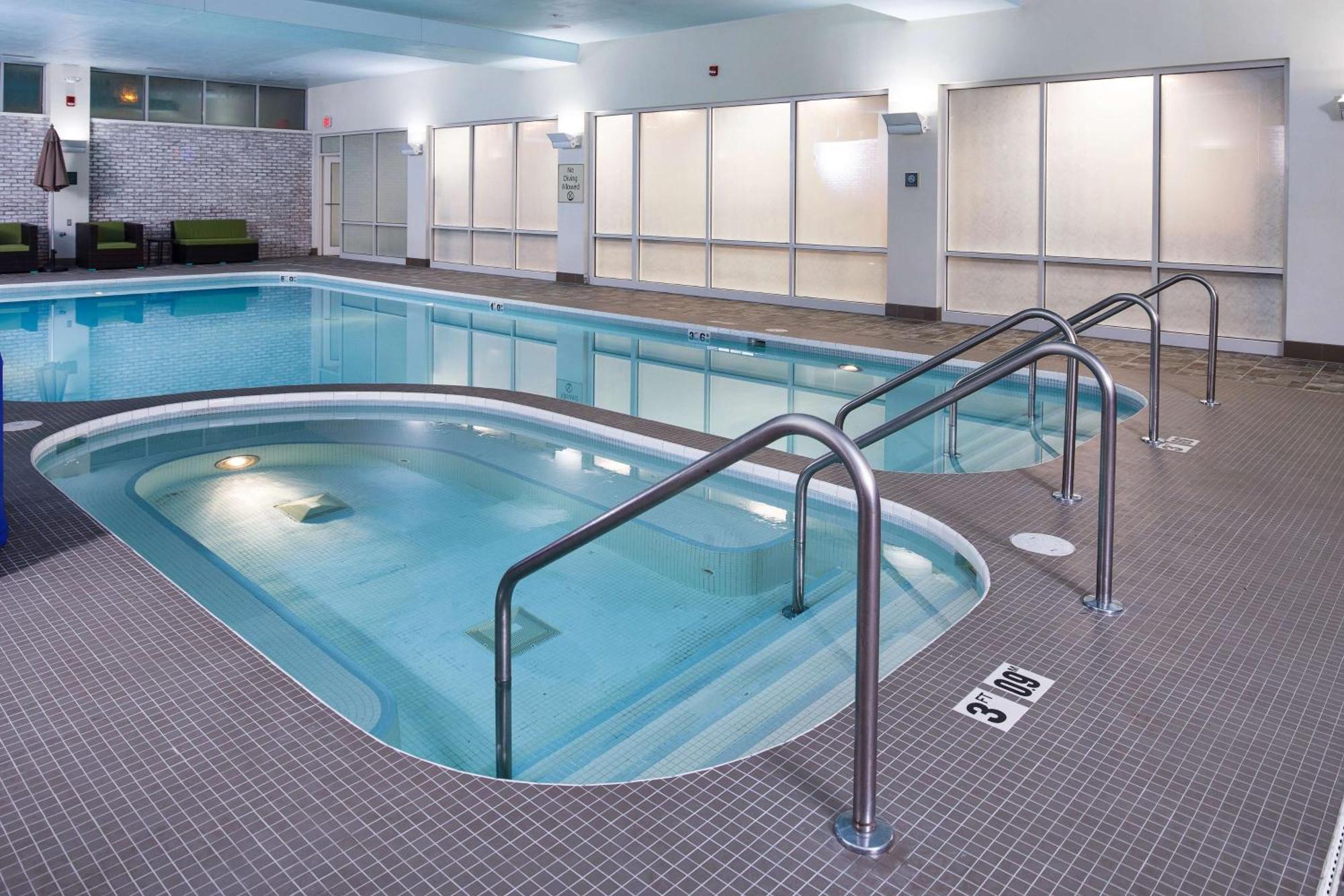 Doubletree By Hilton Neenah Extérieur photo