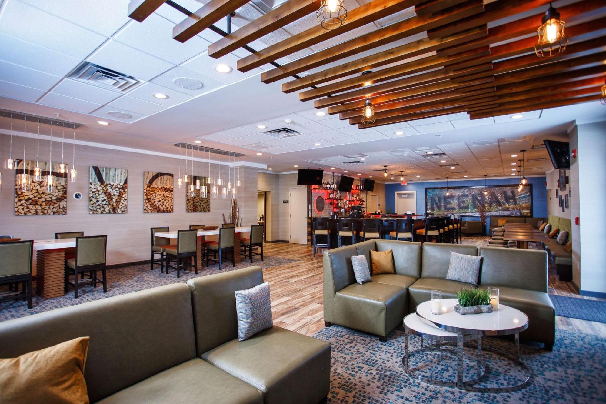 Doubletree By Hilton Neenah Extérieur photo